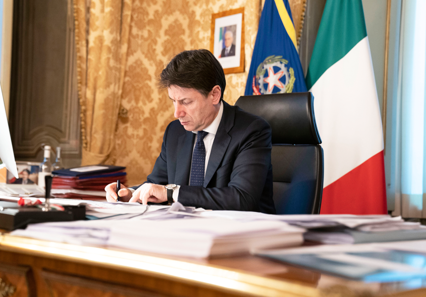 Conte firma il Dpcm: ristoranti chiusi alle 24, limiti alle cene a casa e alle cerimonie. Domande/risposte.