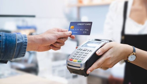 POS – Dal 30 giugno sanzioni per chi rifiuta i pagamenti con carte di debito o di credito. FATTURA ELETTRONICA – Dal 1° luglio obbligatoria anche per i contribuenti forfettari e minimi